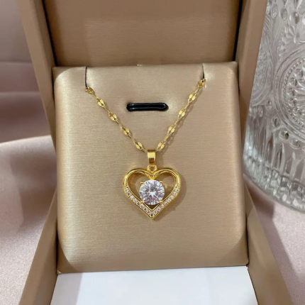 Collar Corazón "Brillo Eterno" Dorado con gema  Central – Un Regalo que Ilumina el Corazón