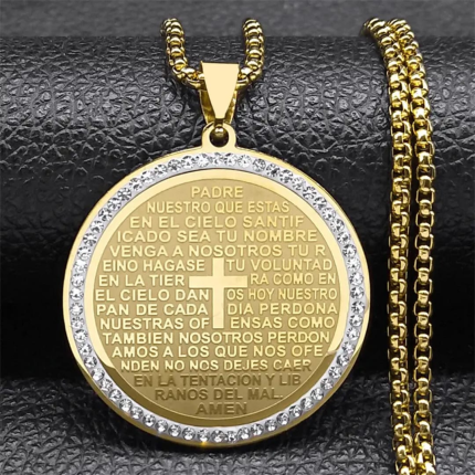 Collar Medallón "Padre Nuestro" – Acero Inoxidable 316L con Baño de Oro 18K y Detalles Brillantes