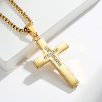 Collar con Cruz Clásica Brillante